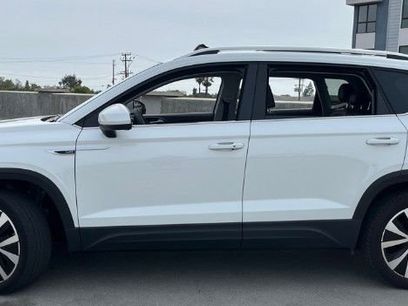 Used 2023 Volkswagen Taos SE w/ Panoramic Sunroof Package