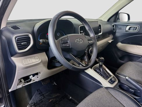 Used 2024 Hyundai Venue Limited FWD image 23