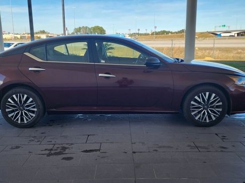 Used 2025 Nissan Altima 2.5 SV image 5