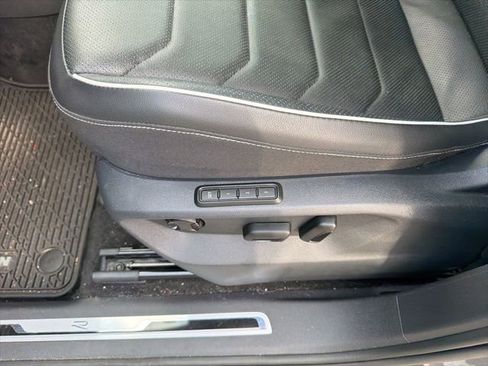 Used 2024 Volkswagen Tiguan SEL R-Line image 22