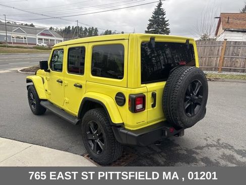 Used 2022 Jeep Wrangler Unlimited Sahara AWD/4WD image 15