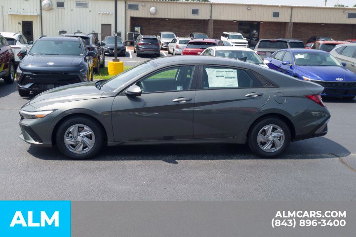 Used 2026 Hyundai Elantra SE FWD image 9