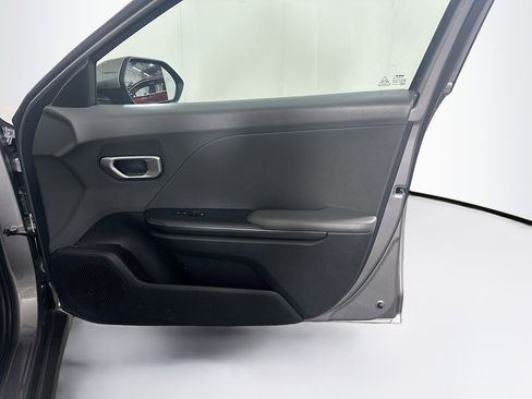 Used 2025 Kia K4 LXS image 31