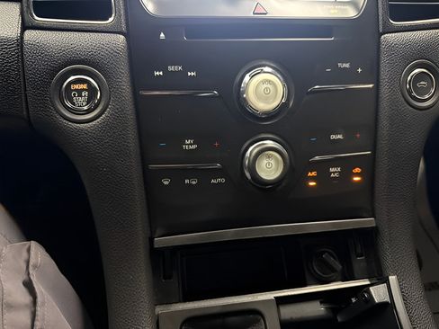 Used 2016 Ford Taurus Limited FWD image 24