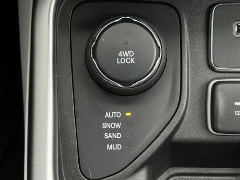 Used 2018 Jeep Compass Latitude w/ Popular Equipment Group image 29