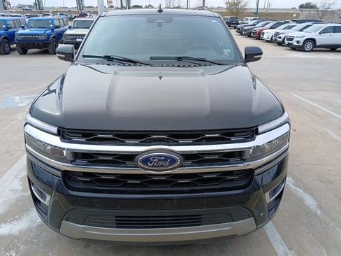 Used 2024 Ford Expedition Limited image 4