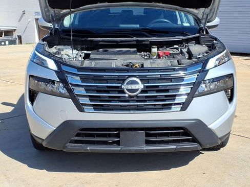 Used 2024 Nissan Rogue SV FWD image 23