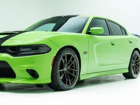 Used 2019 Dodge Charger Scat Pack w/ Navigation & Travel Group image 9