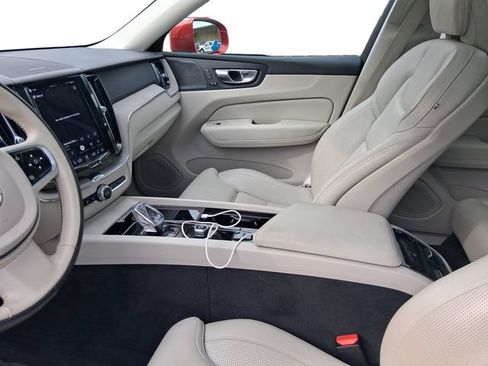 Used 2022 Volvo XC60 B5 Inscription w/ Advanced Package FWD image 15