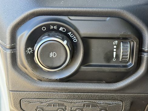 Used 2025 Jeep Wrangler Sahara image 25