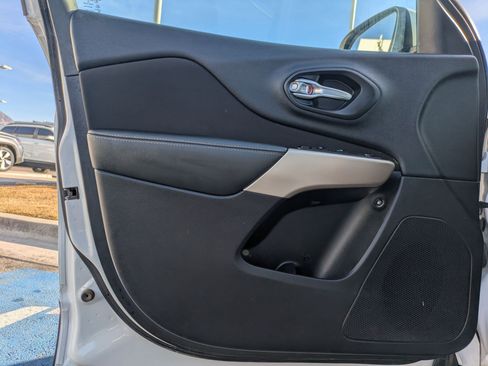 Used 2017 Jeep Cherokee Latitude w/ Trailer Tow Group image 14