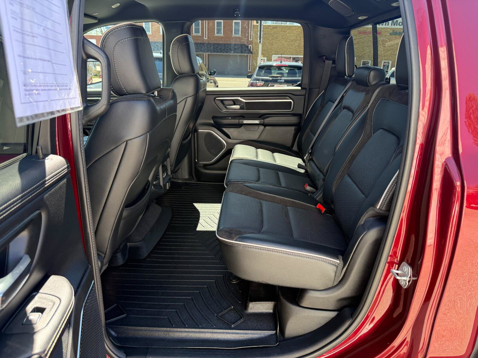 Used 2025 RAM 1500 Laramie w/ Sport Appearance Package AWD/4WD image 14