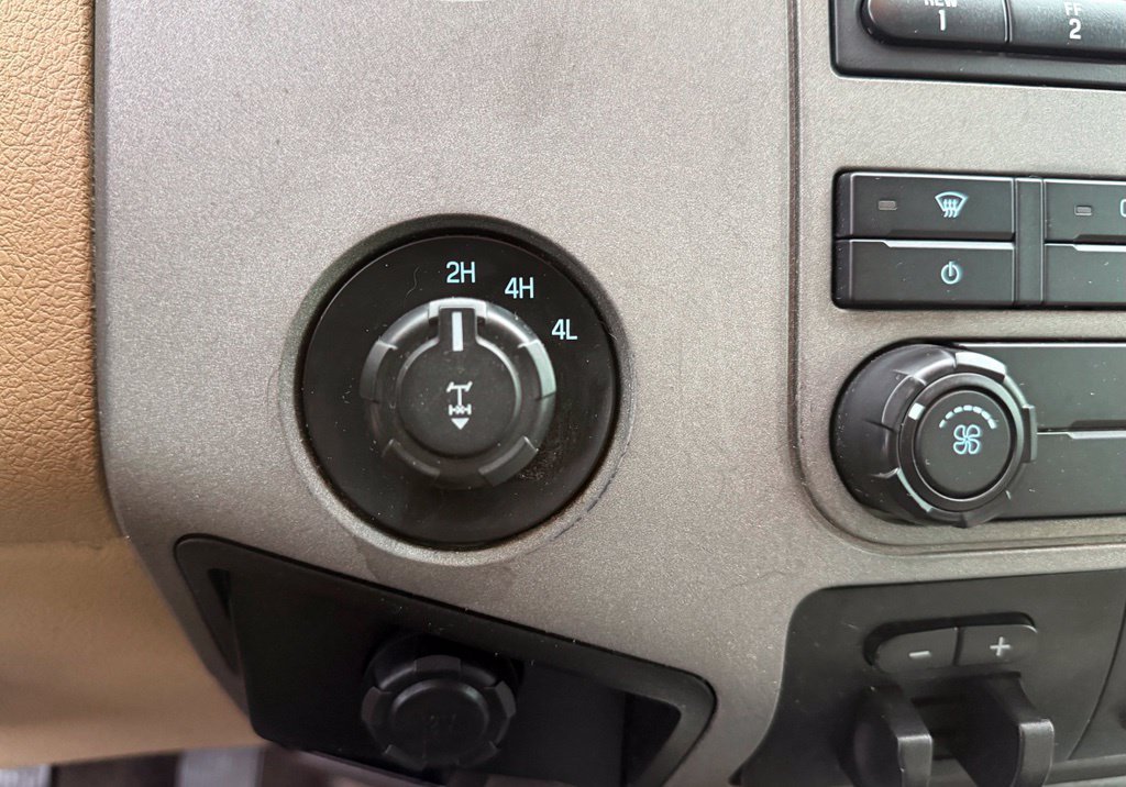 Used 2012 Ford F250 XLT w/ Snow Plow Prep Pkg AWD/4WD image 29