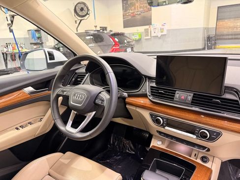 Used 2023 Audi Q5 e Premium w/ Convenience Package AWD/4WD image 31