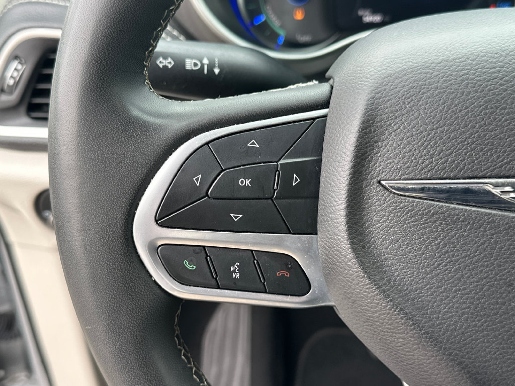 Used 2024 Chrysler Pacifica Limited FWD image 25