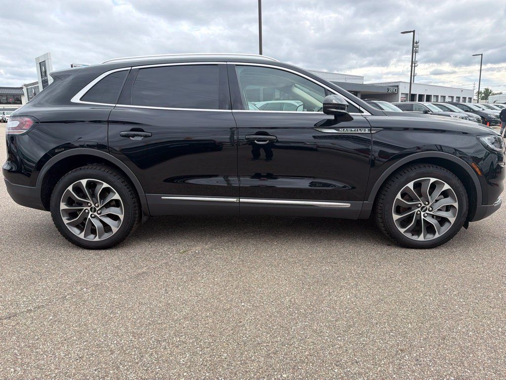 Used 2023 Lincoln Nautilus Reserve AWD/4WD image 5