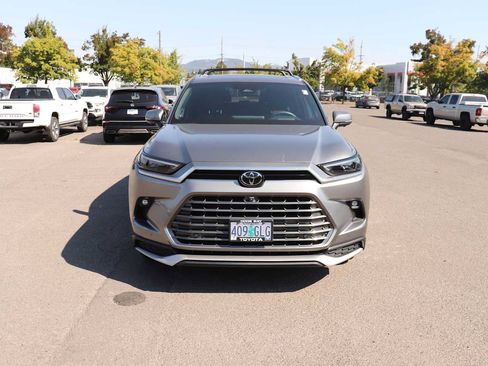 Used 2025 Toyota Grand Highlander AWD Hybrid image 2