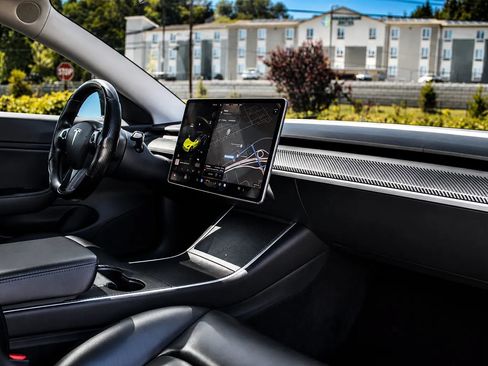 Used 2018 Tesla Model 3 Long Range AWD/4WD image 15