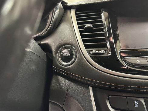 Used 2022 Chevrolet Trax LT w/ Redline Edition image 11