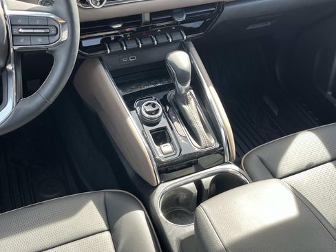 Used 2025 GMC Canyon Denali image 16