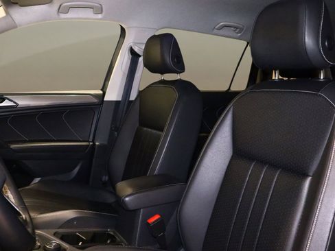 Used 2023 Volkswagen Tiguan SE image 15