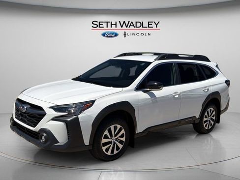 Used 2025 Subaru Outback Premium AWD/4WD image 3