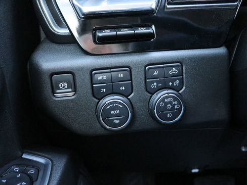 Used 2025 Chevrolet Silverado 2500 LTZ w/ LTZ Premium Package image 12