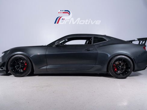 Used 2018 Chevrolet Camaro SS RWD image 3