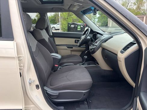 Used 2011 Kia Soul ! FWD image 25