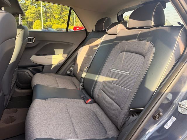 Used 2023 Hyundai Venue Limited FWD image 23