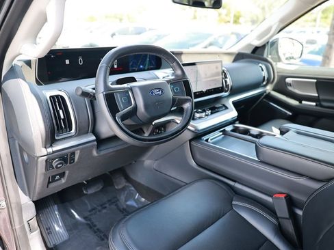 Used 2025 Ford Expedition Platinum w/ Driver's Package image 14