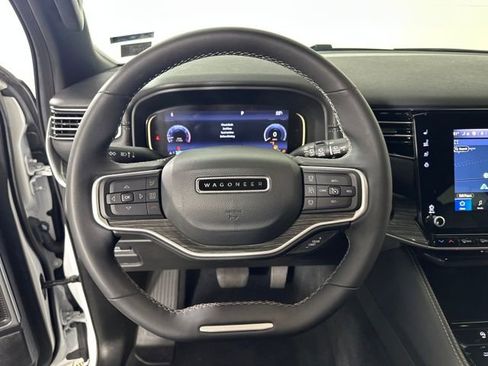 Used 2022 Jeep Wagoneer Series III w/ Flexible Seating Group image 13