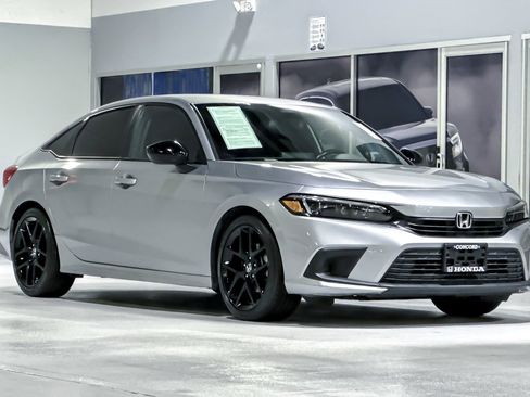 Used 2023 Honda Civic Sport image 6