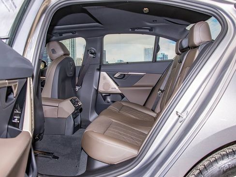 New 2026 BMW 530i xDrive w/ M Sport Package image 22