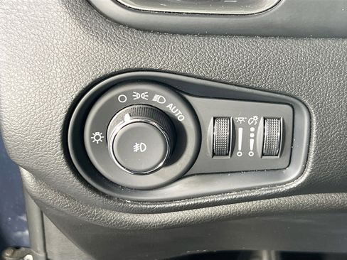 Used 2022 Jeep Renegade Latitude image 10