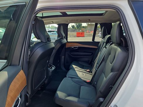 Used 2025 Volvo XC90 B6 Core AWD/4WD image 10