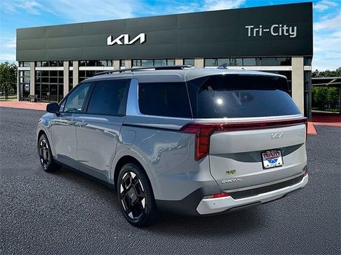New 2025 Kia Carnival EX image 3