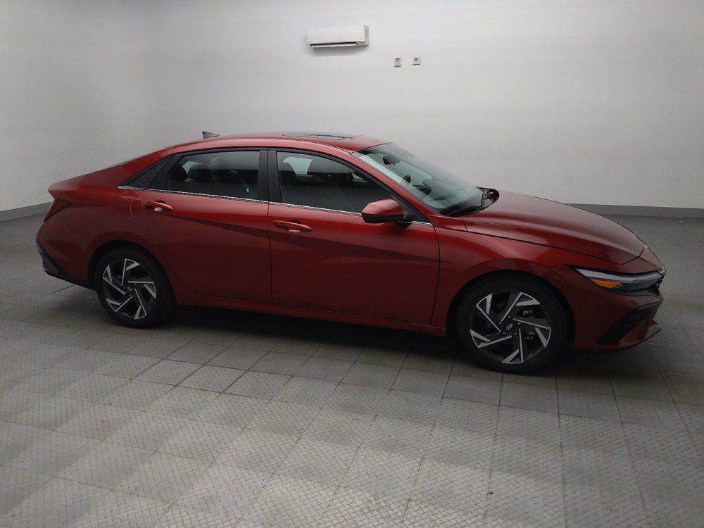 Used 2025 Hyundai Elantra SEL FWD image 11