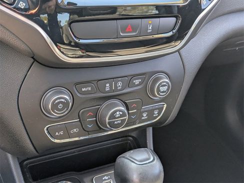 Certified 2022 Jeep Cherokee Limited image 23