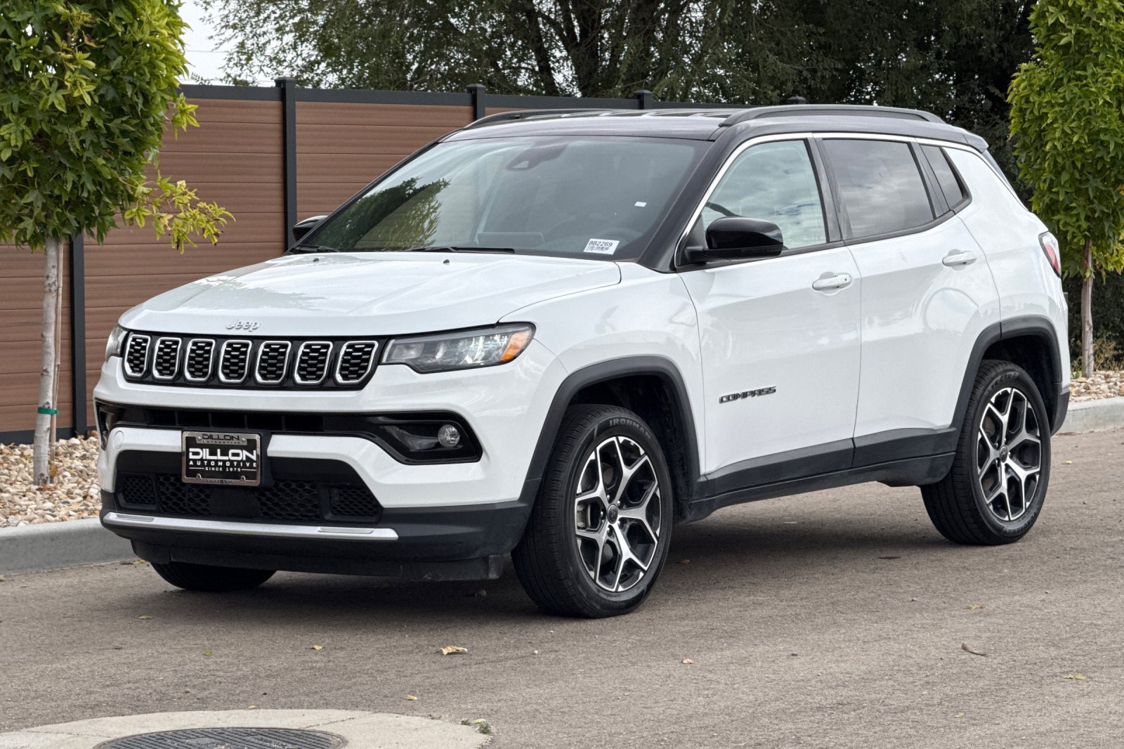 Used 2025 Jeep Compass Limited AWD/4WD image 11