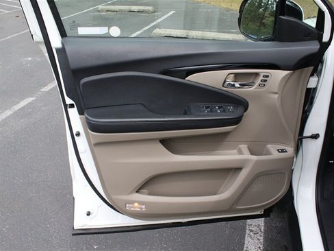 Used 2018 Honda Pilot Elite image 18