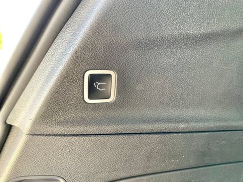 Used 2025 Chrysler Pacifica Limited FWD image 23