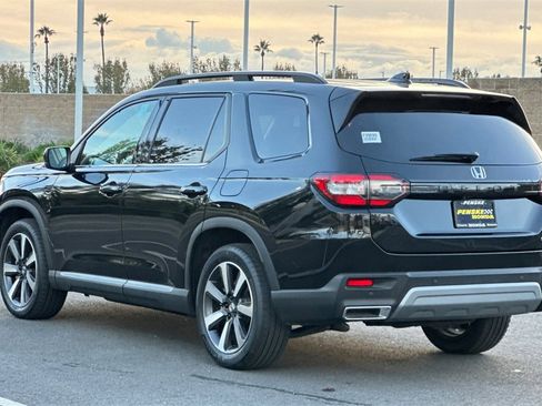 Used 2025 Honda Pilot Touring image 6
