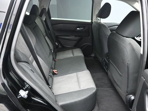 Used 2025 Nissan Rogue SV image 36