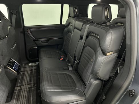 Used 2025 Rivian R1S Premium AWD/4WD image 21