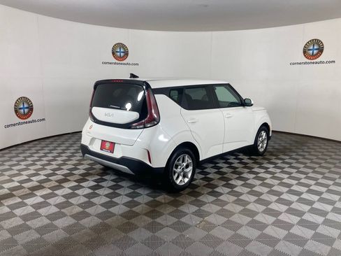 Certified 2025 Kia Soul LX w/ LX Technology Package FWD image 15