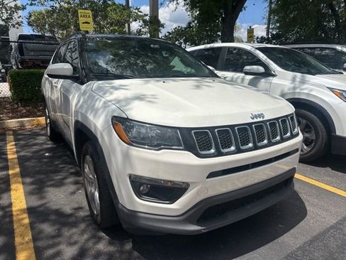 Used 2020 Jeep Compass Latitude w/ Popular Equipment Group FWD image 2