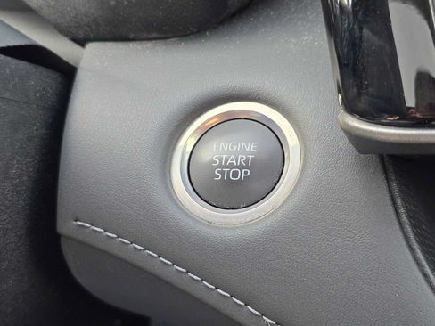 Used 2024 Toyota Highlander XLE AWD/4WD image 36