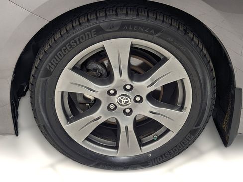 Used 2020 Toyota Sienna SE image 9