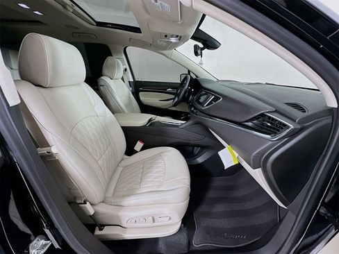 Used 2024 Buick Enclave Avenir w/ Avenir Technology Package image 31
